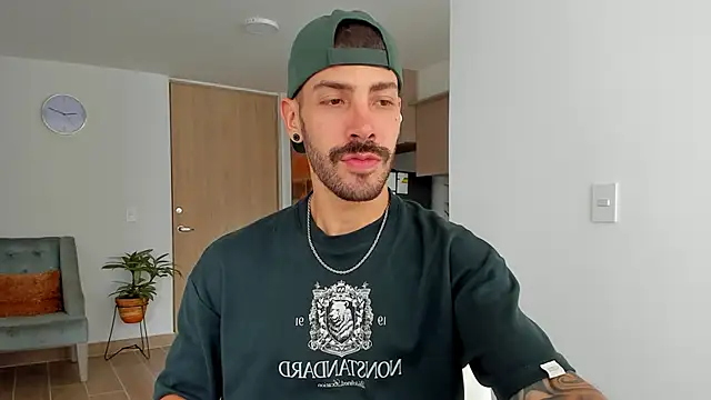 Snapshot of Guyinthemountain chatting on December 2024 02:13:01 PM Guyinthemountain online show from December 2024 02:13:01 PM