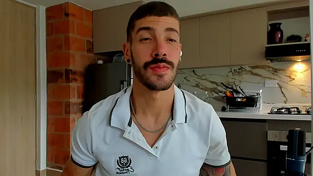 Snapshot of Guyinthemountain chatting on December 2024 07:13:02 PM Guyinthemountain online show from December 2024 07:13:02 PM