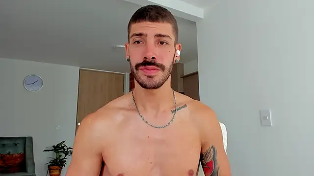 Snapshot of Guyinthemountain chatting on December 2024 03:20:02 PM Guyinthemountain online show from December 2024 03:20:02 PM