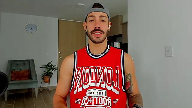 Snapshot of Guyinthemountain chatting on December 2024 12:23:02 PM Guyinthemountain online show from December 2024 12:23:02 PM