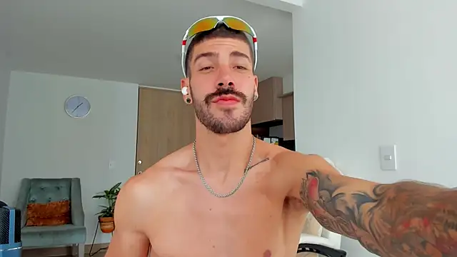 Snapshot of Guyinthemountain chatting on December 2024 03:26:01 PM Guyinthemountain online show from December 2024 03:26:01 PM