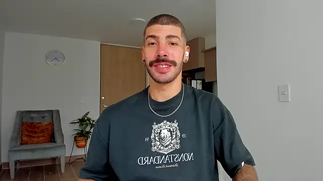 Snapshot of Guyinthemountain chatting on December 2024 12:23:02 PM Guyinthemountain online show from December 2024 12:23:02 PM