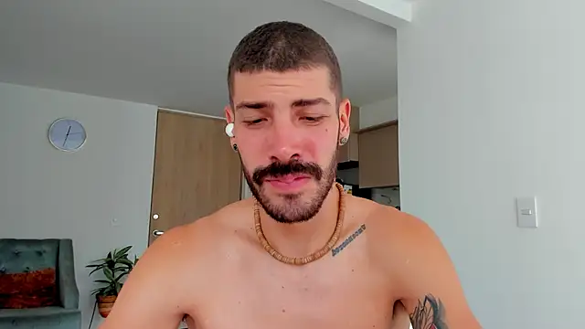 Snapshot of Guyinthemountain chatting on January 2025 04:38:01 PM Guyinthemountain online show from January 2025 04:38:01 PM