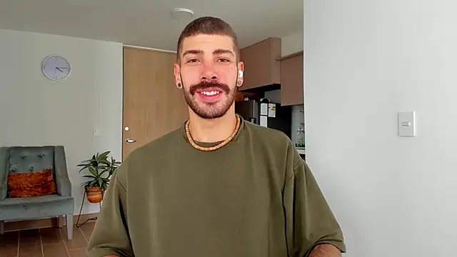 Snapshot of Guyinthemountain chatting on January 2025 12:46:02 PM Guyinthemountain online show from January 2025 12:46:02 PM