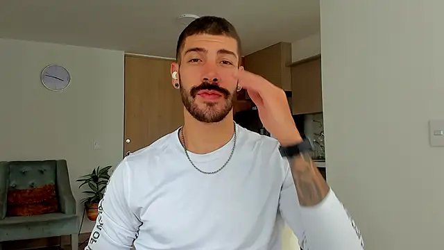 Snapshot of Guyinthemountain chatting on January 2025 01:14:01 PM Guyinthemountain online show from January 2025 01:14:01 PM