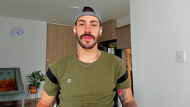 Snapshot of Guyinthemountain chatting on January 2025 12:37:01 PM Guyinthemountain online show from January 2025 12:37:01 PM