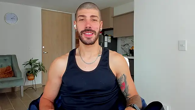 Snapshot of Guyinthemountain chatting on January 2025 01:52:01 PM Guyinthemountain online show from January 2025 01:52:01 PM