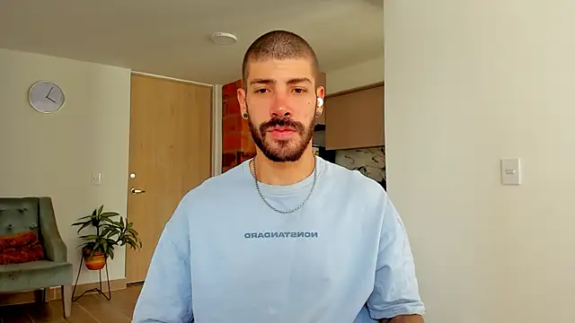 Snapshot of Guyinthemountain chatting on January 2025 12:58:01 PM Guyinthemountain online show from January 2025 12:58:01 PM