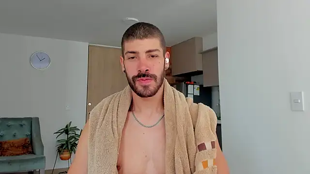 Snapshot of Guyinthemountain chatting on January 2025 03:07:01 PM Guyinthemountain online show from January 2025 03:07:01 PM