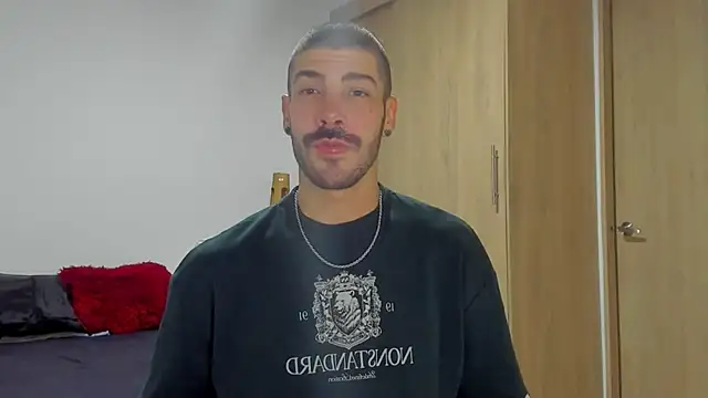 Snapshot of Guyinthemountain chatting on January 2025 11:43:02 PM Guyinthemountain online show from January 2025 11:43:02 PM