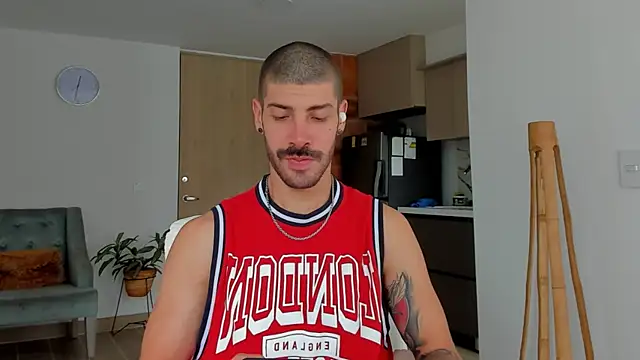 Snapshot of Guyinthemountain chatting on January 2025 04:30:02 PM Guyinthemountain online show from January 2025 04:30:02 PM