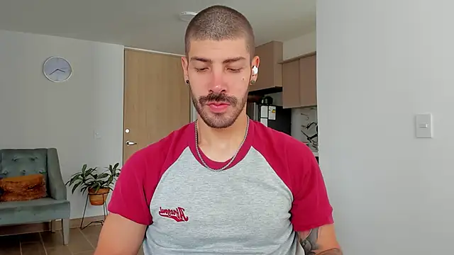 Snapshot of Guyinthemountain chatting on January 2025 01:23:02 PM Guyinthemountain online show from January 2025 01:23:02 PM