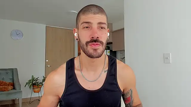 Snapshot of Guyinthemountain chatting on February 2025 03:04:01 PM Guyinthemountain online show from February 2025 03:04:01 PM