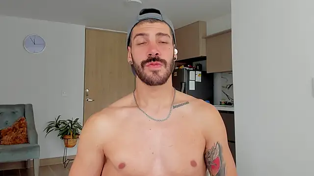 Snapshot of Guyinthemountain chatting on February 2025 09:25:02 PM Guyinthemountain online show from February 2025 09:25:02 PM