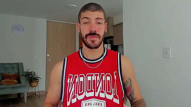 Snapshot of Guyinthemountain chatting on February 2025 03:21:02 PM Guyinthemountain online show from February 2025 03:21:02 PM