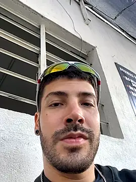 Snapshot of Guyinthemountain chatting on October 2025 08:29:01 PM Guyinthemountain online show from October 2025 08:29:01 PM