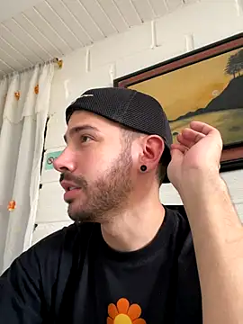 Snapshot of Guyinthemountain chatting on October 2025 08:31:01 PM Guyinthemountain online show from October 2025 08:31:01 PM