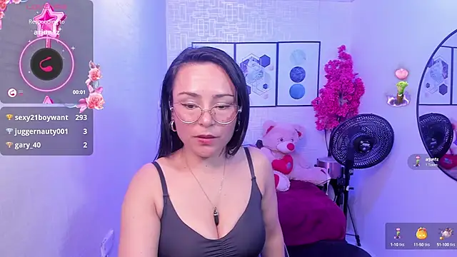 Snapshot of Tiara_rr chatting on December 2024 09:44:01 PM Tiara rr online show from December 2024 09:44:01 PM