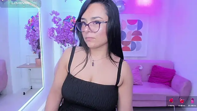 Snapshot of Tiara_rr chatting on September 2025 07:27:02 PM Tiara rr online show from September 2025 07:27:02 PM