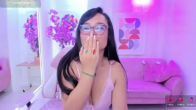 Snapshot of Tiara_rr chatting on September 2025 07:28:01 PM Tiara rr online show from September 2025 07:28:01 PM