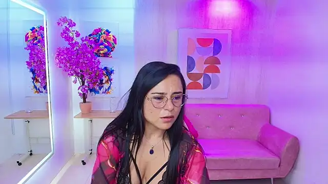 Snapshot of Tiara_rr chatting on September 2025 07:41:01 PM Tiara rr online show from September 2025 07:41:01 PM