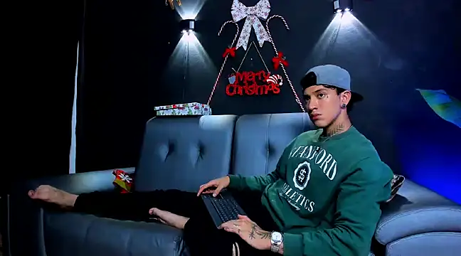 JUSTIN FULLER1 online show from December 2024 07:48:02 PM