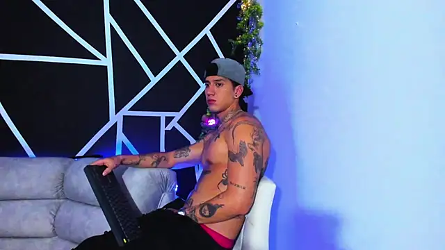 JUSTIN FULLER1 online show from February 2025 11:32:01 PM