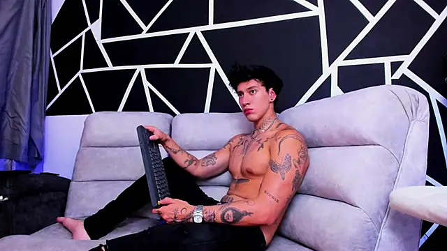 JUSTIN FULLER1 online show from February 2025 07:45:02 PM