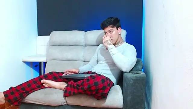 JUSTIN FULLER1 online show from April 2026 12:37:02 AM