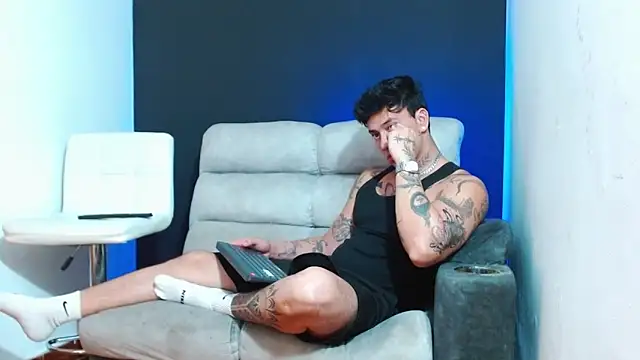 JUSTIN FULLER1 online show from April 2026 05:08:02 AM