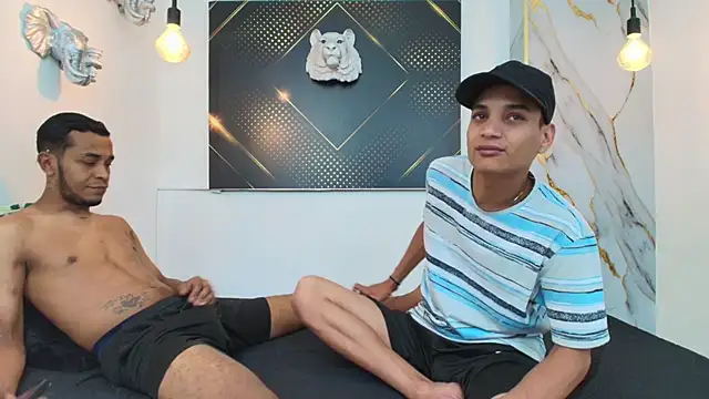 Snapshot of JordanAndAndrew chatting on October 2025 08:05:01 PM JordanAndAndrew online show from October 2025 08:05:01 PM