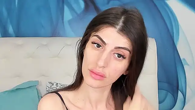 SkinnyDolly online show from November 2025 03:05:01 AM