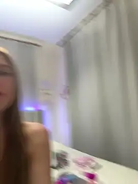 emma05 online show from November 2025 06:06:01 PM