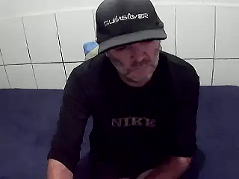 pierdona online show from December 2025 07:07:01 PM