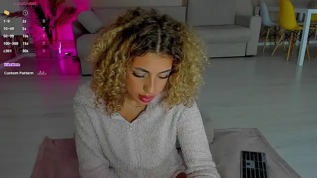 CurlyAnt0 online show from October 2025 05:26:02 AM