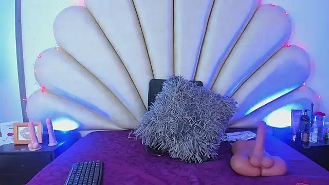 Anna  Spencer online show from February 2025 12:43:02 PM