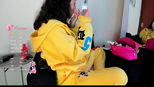 its  angelica  online show from October 2025 07:14:01 PM