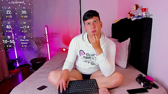 ANDREZALVAREZ online show from April 2026 11:03:01 PM