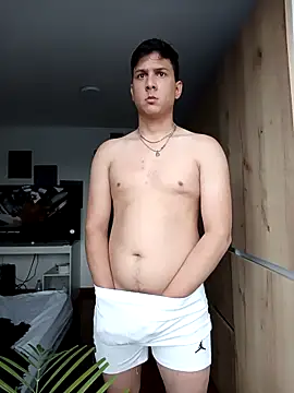 ANDREZALVAREZ online show from April 2026 06:13:02 PM