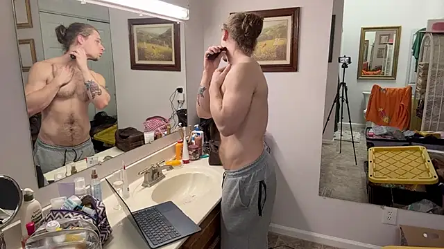 Snapshot of DaddydayDrinkzz chatting on February 2025 05:19:01 AM DaddydayDrinkzz online show from February 2025 05:19:01 AM