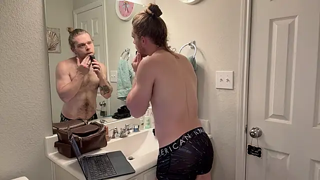 Snapshot of DaddydayDrinkzz chatting on March 2025 05:43:02 AM DaddydayDrinkzz online show from March 2025 05:43:02 AM