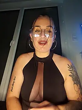 lindsay 33off online show from October 2025 10:44:01 PM