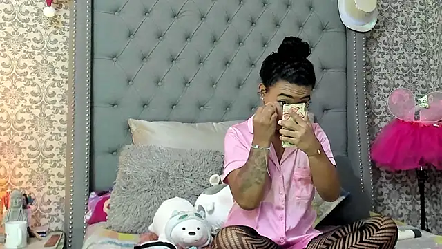 evafoxs online show from January 2025 12:02:01 AM