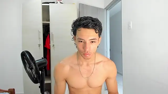 Snapshot of enzo_sloran chatting on May 2026 03:19:01 PM enzo sloran online show from May 2026 03:19:01 PM