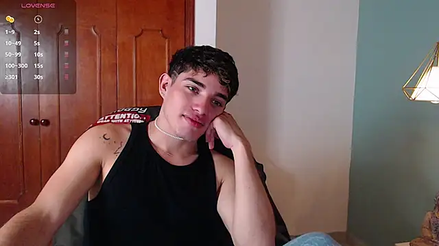 Snapshot of AlejooTwink chatting on December 2024 07:03:02 PM AlejooTwink online show from December 2024 07:03:02 PM
