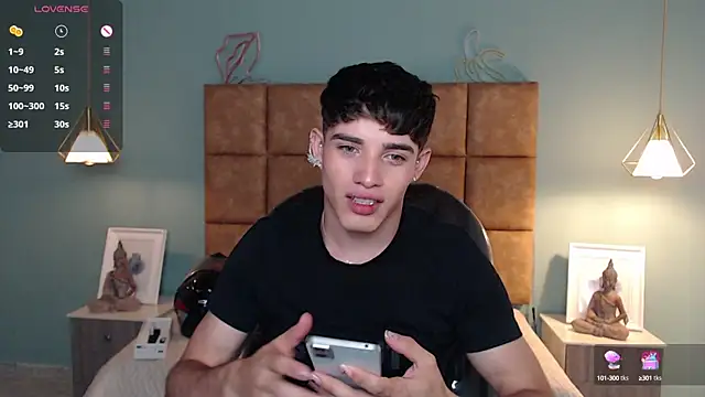 Snapshot of AlejooTwink chatting on January 2025 08:33:02 PM AlejooTwink online show from January 2025 08:33:02 PM
