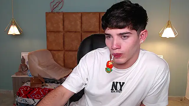 Snapshot of AlejooTwink chatting on January 2025 11:30:01 PM AlejooTwink online show from January 2025 11:30:01 PM