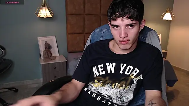 Snapshot of AlejooTwink chatting on January 2025 12:31:02 AM AlejooTwink online show from January 2025 12:31:02 AM