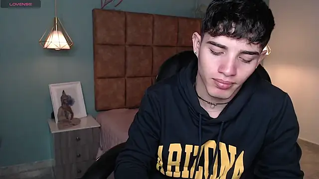 Snapshot of AlejooTwink chatting on February 2025 05:26:02 PM AlejooTwink online show from February 2025 05:26:02 PM