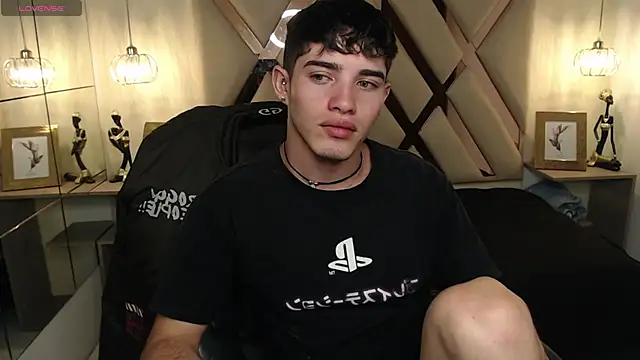 Snapshot of AlejooTwink chatting on February 2025 03:31:02 PM AlejooTwink online show from February 2025 03:31:02 PM